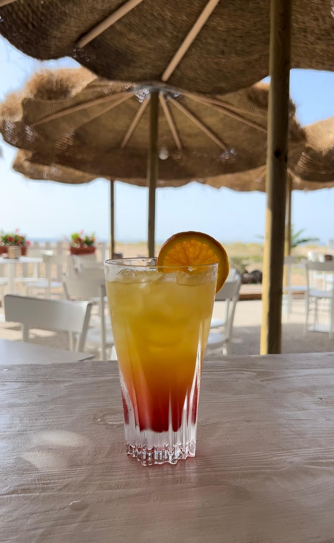 Cocktail del Lungomare Bar Bistrot servito al tavolo